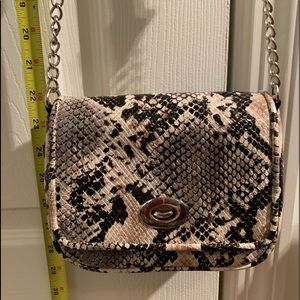 Leather shoulder bag